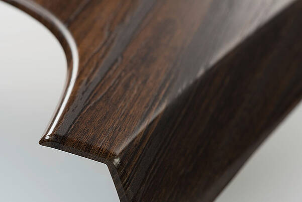 Design de surface tactile aspect bois de KURZ FRANCE