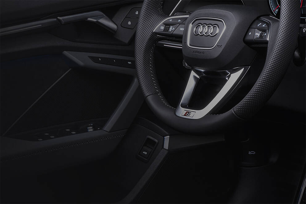Volant Audi avec commandes tactiles dans l'aménagement intérieur