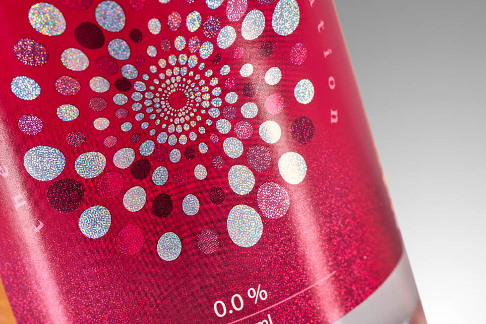 Étiquette « Pink Light Line » sur une bouteille d'alcool