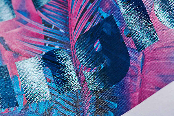 Finition textile par estampage à chaud en bleu métallisé