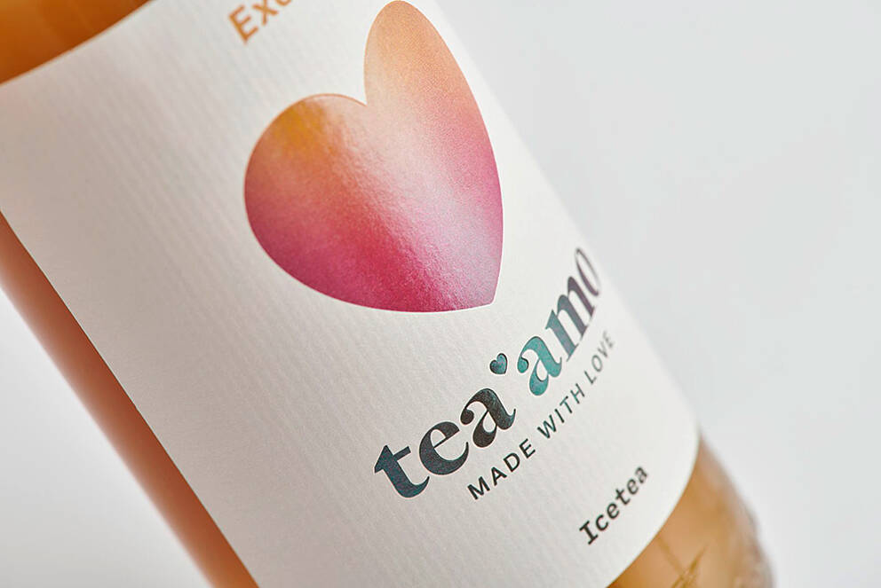 Étiquette de bouteille tea'amo avec finition de surface semi-transparente