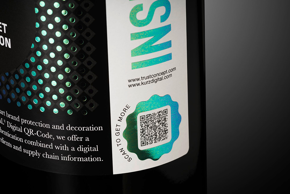 Étiquette de vin avec code QR sur une étiquette de sécurité